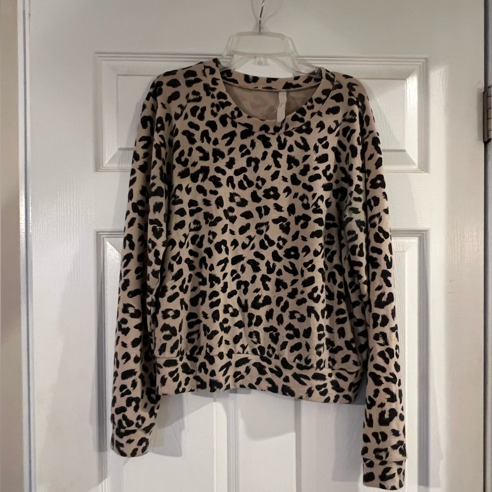anthropologie cheetah print crew neck top